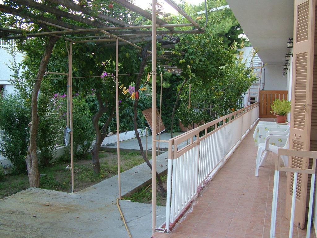 George'S Apartment Agia Marina  Rum bild