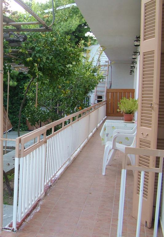 George'S Apartment Agia Marina  Rum bild